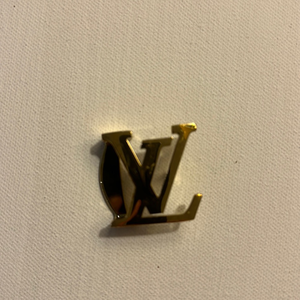 Louis Vuitton belt Buckle.